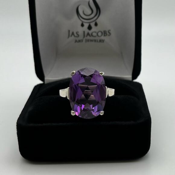 Gorgeous 11.5ct Oval Cut Genuine Amethyst Ring Size 7 - Picture 1 of 6